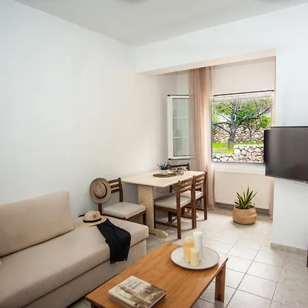 Evianna Apartment *