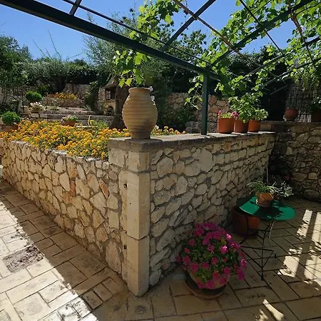 Apartment Evianna Mousata