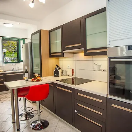 Evianna Apartment Mousata