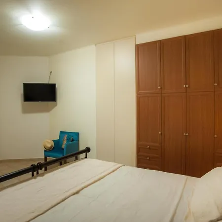 Evianna Apartment Mousata